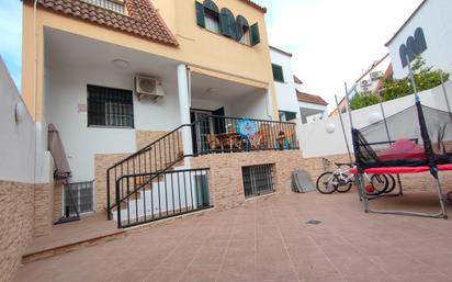 Exterior view of Single-family semi-detached for sale in El Puerto de Santa María  with Air Conditioner, Heating and Private garden