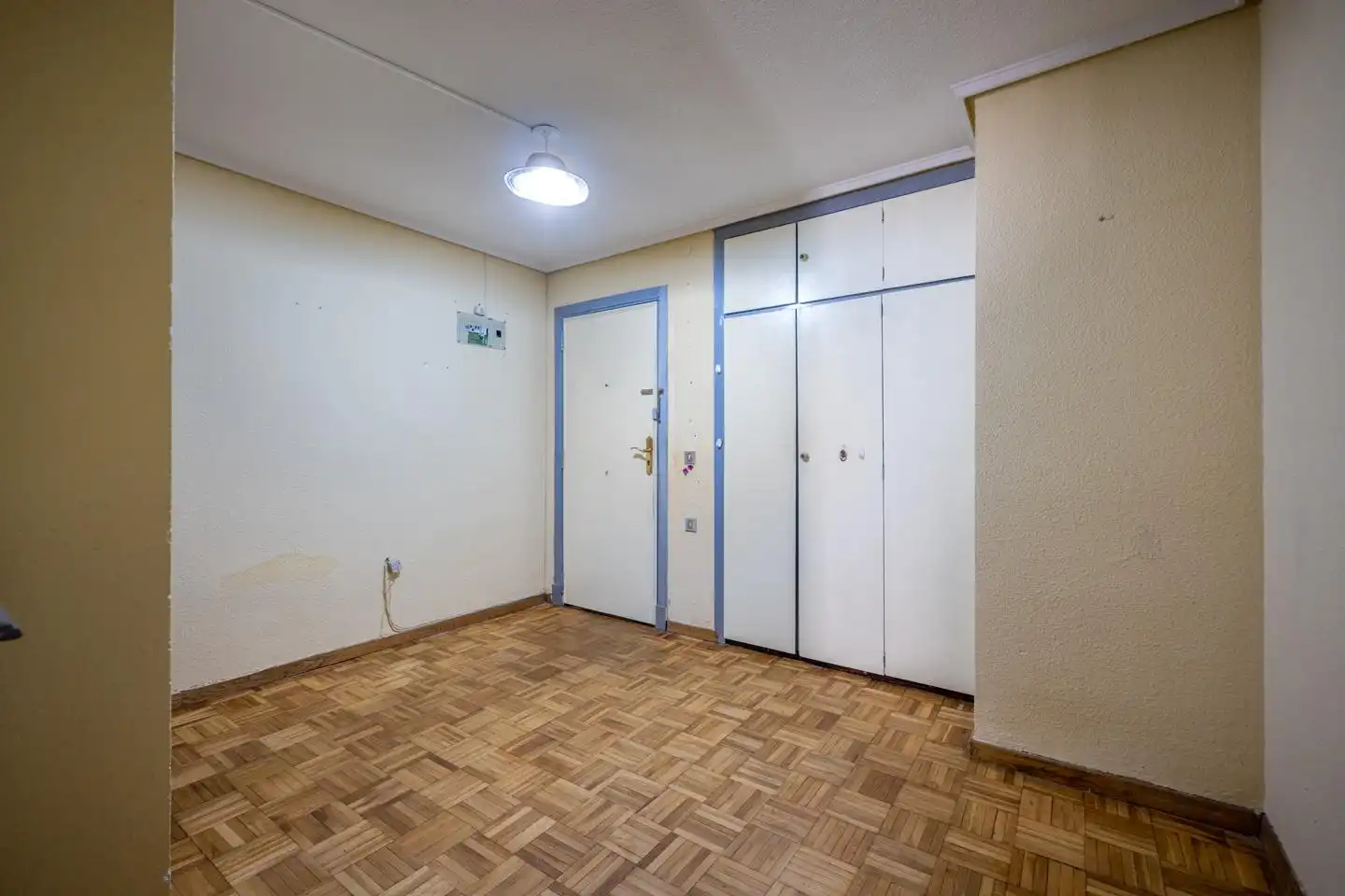 Piso en venta en Ávila con Calefacción, Parquet y Terraza