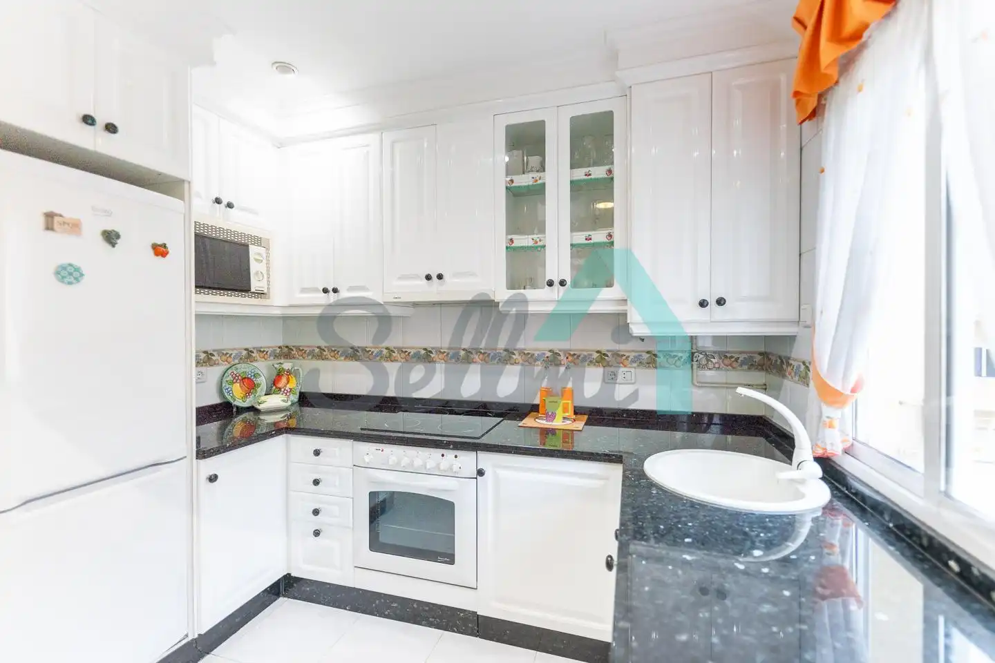 Cocina de Piso de alquiler en Oviedo  con Calefacción, Terraza y Amueblado