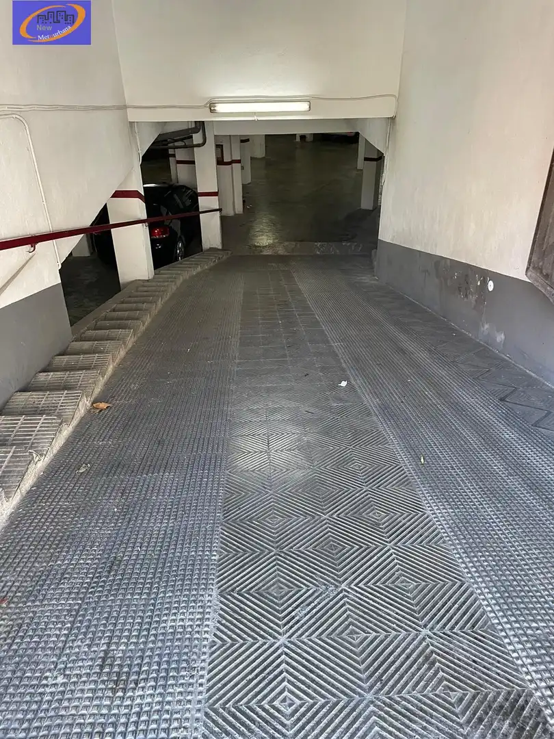 Garaje de alquiler en Calle APARICIO ALBIÑANA, 11, Barrio de Campanar
