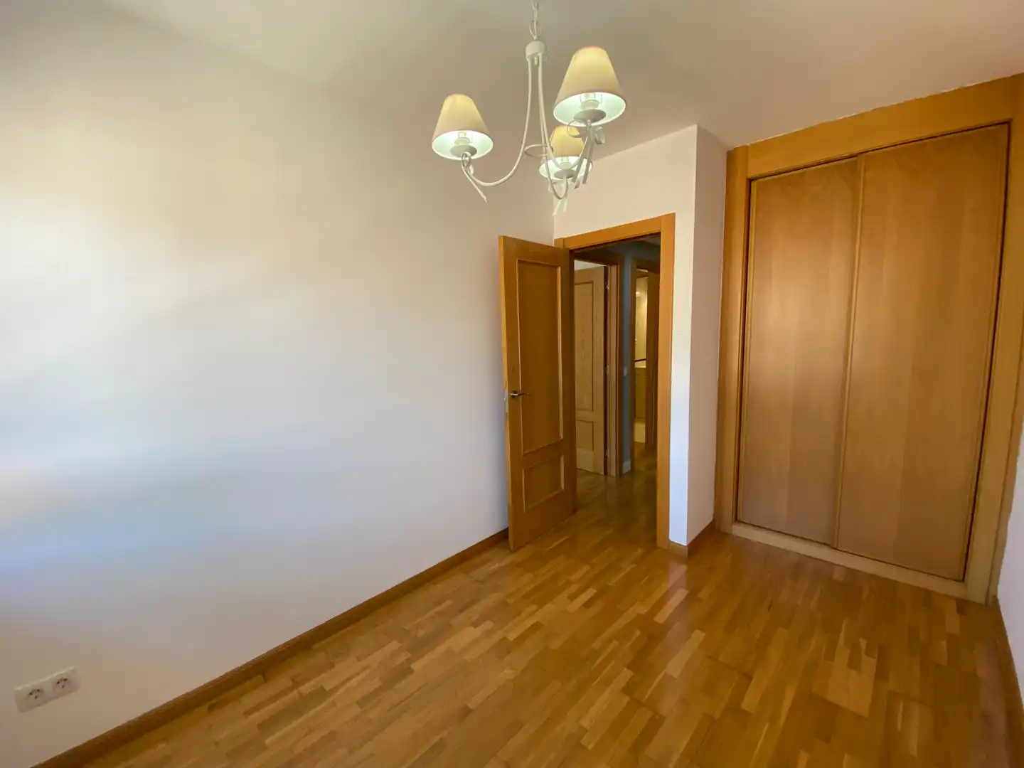 Dormitori de Dúplex en venda en Oviedo  amb Calefacció i Terrassa