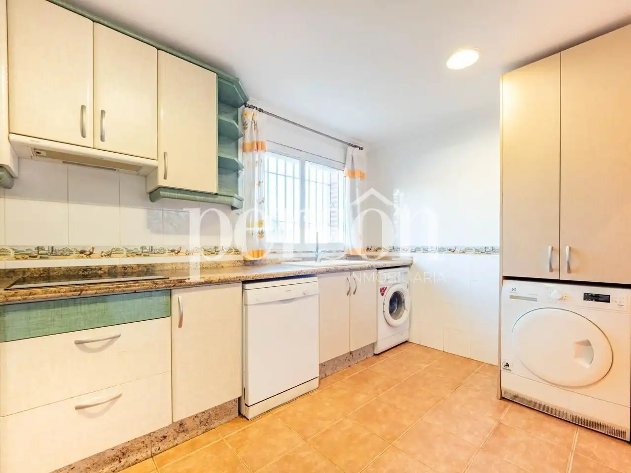 Cocina de Casa o chalet en venta en Chiva con Jardín privado, Terraza y Piscina