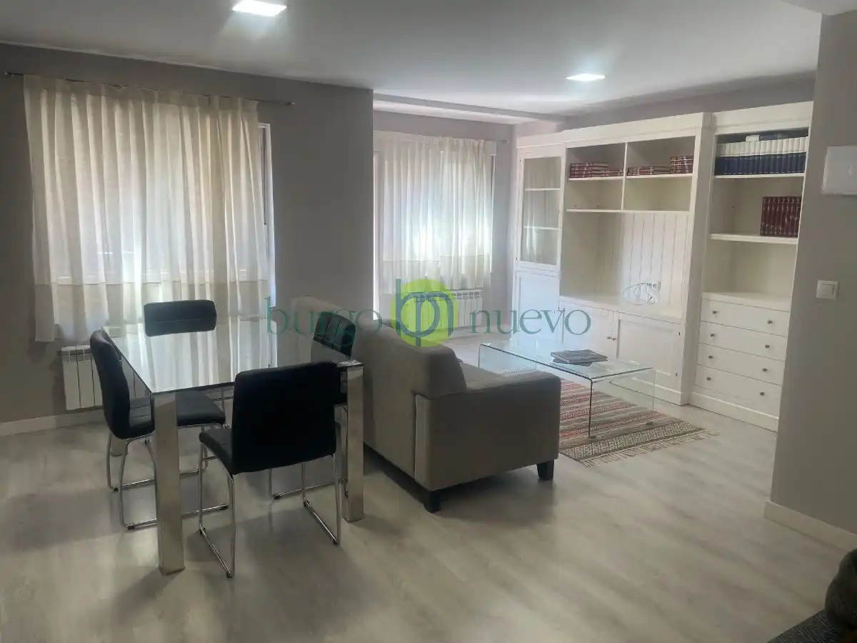 Sala de estar de Piso en venta en León Capital  con Calefacción y Terraza