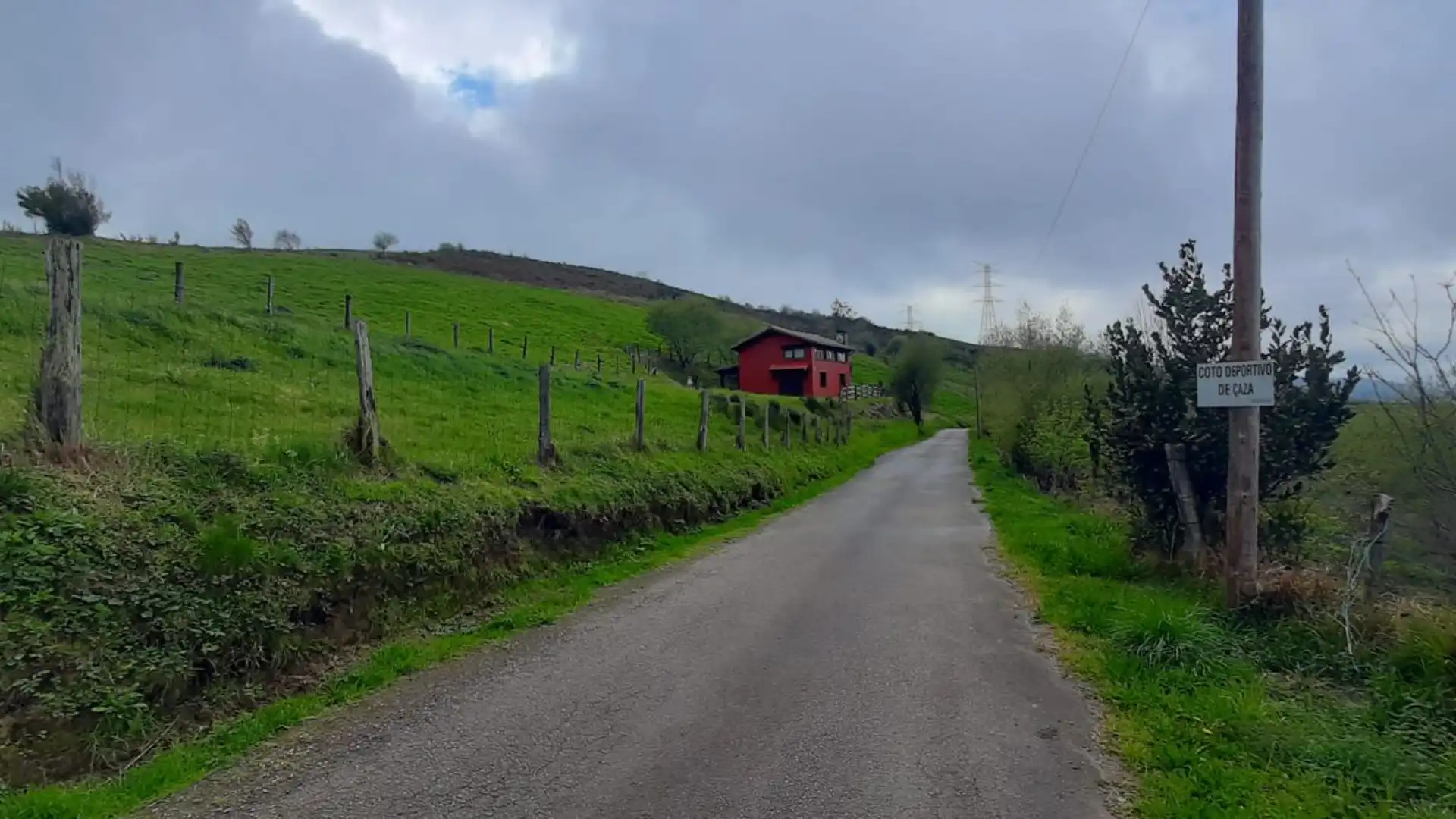 Vista exterior de Casa o xalet en venda en Solórzano amb Calefacció, Traster i Moblat