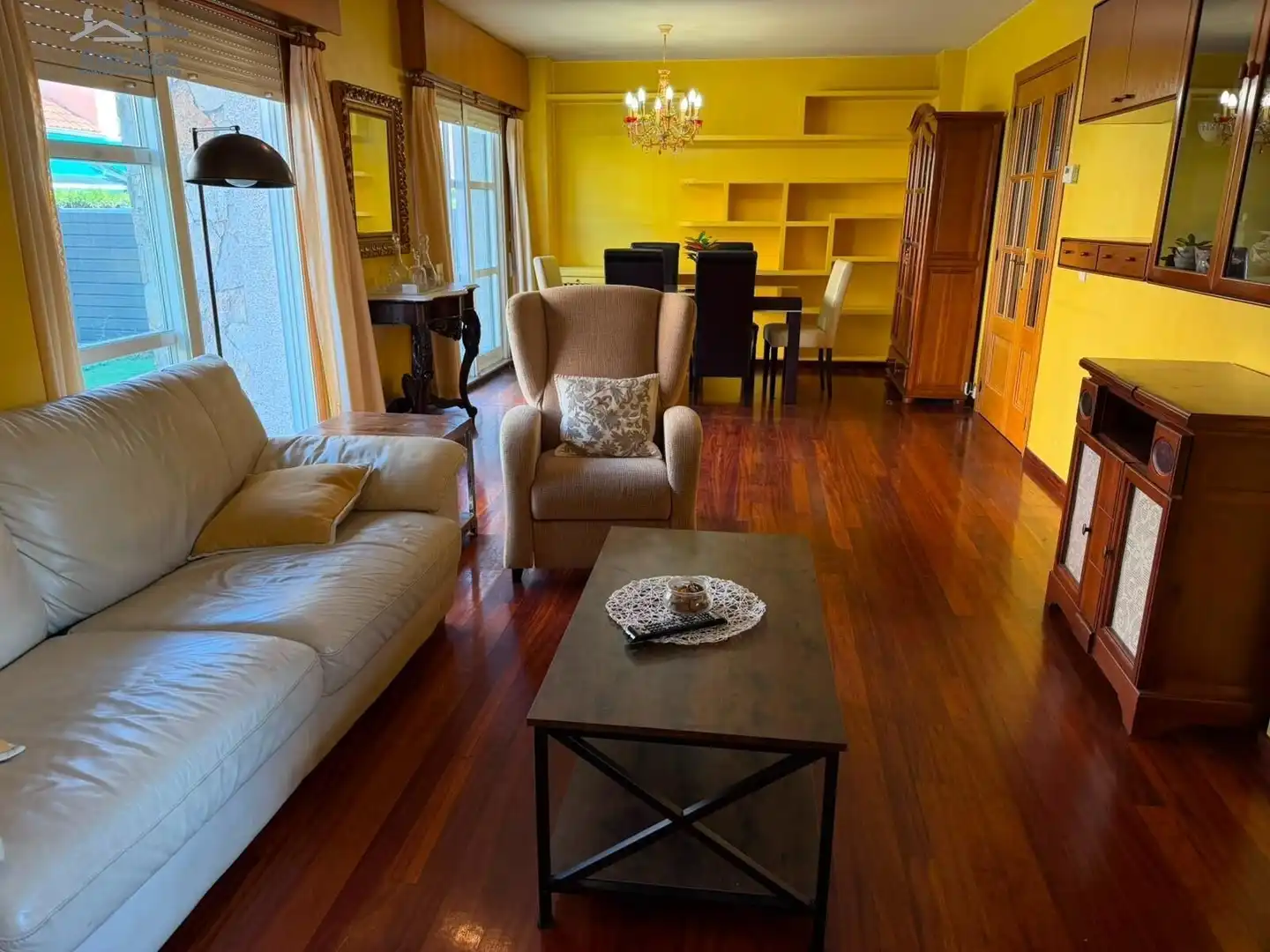 Sala de estar de Casa o chalet en venta en Oleiros con Calefacción, Jardín privado y Trastero