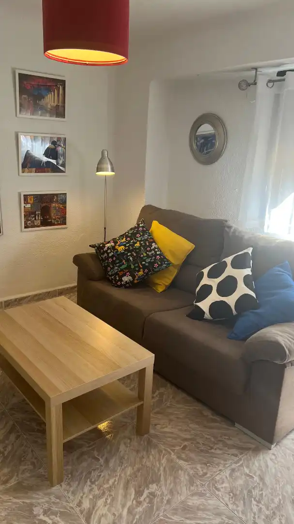 Sala de estar de Planta baja para compartir en Granada con Aire acondicionado, Amueblado y Horno