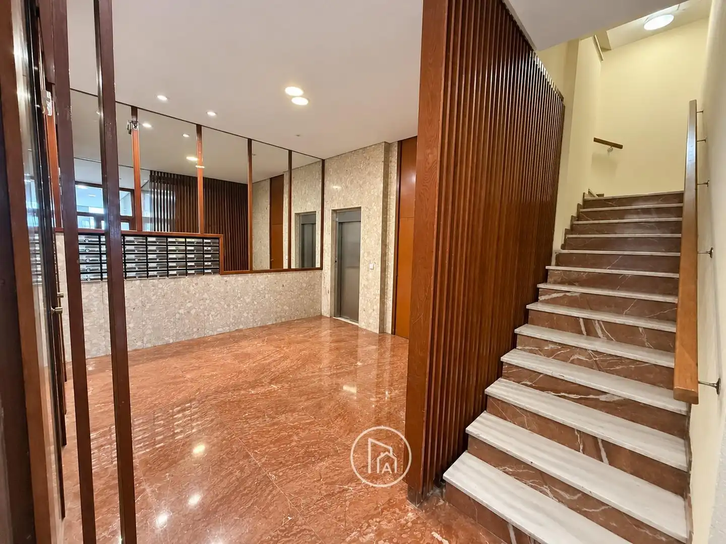 Wohnung zum Verkauf in Valencia mit Klimaanlage, Terrasse und Balkon