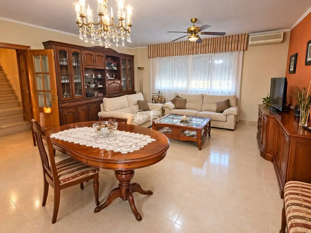 Semi-detached house with garden for sale in Avenida Lluís Companys, imagen 5