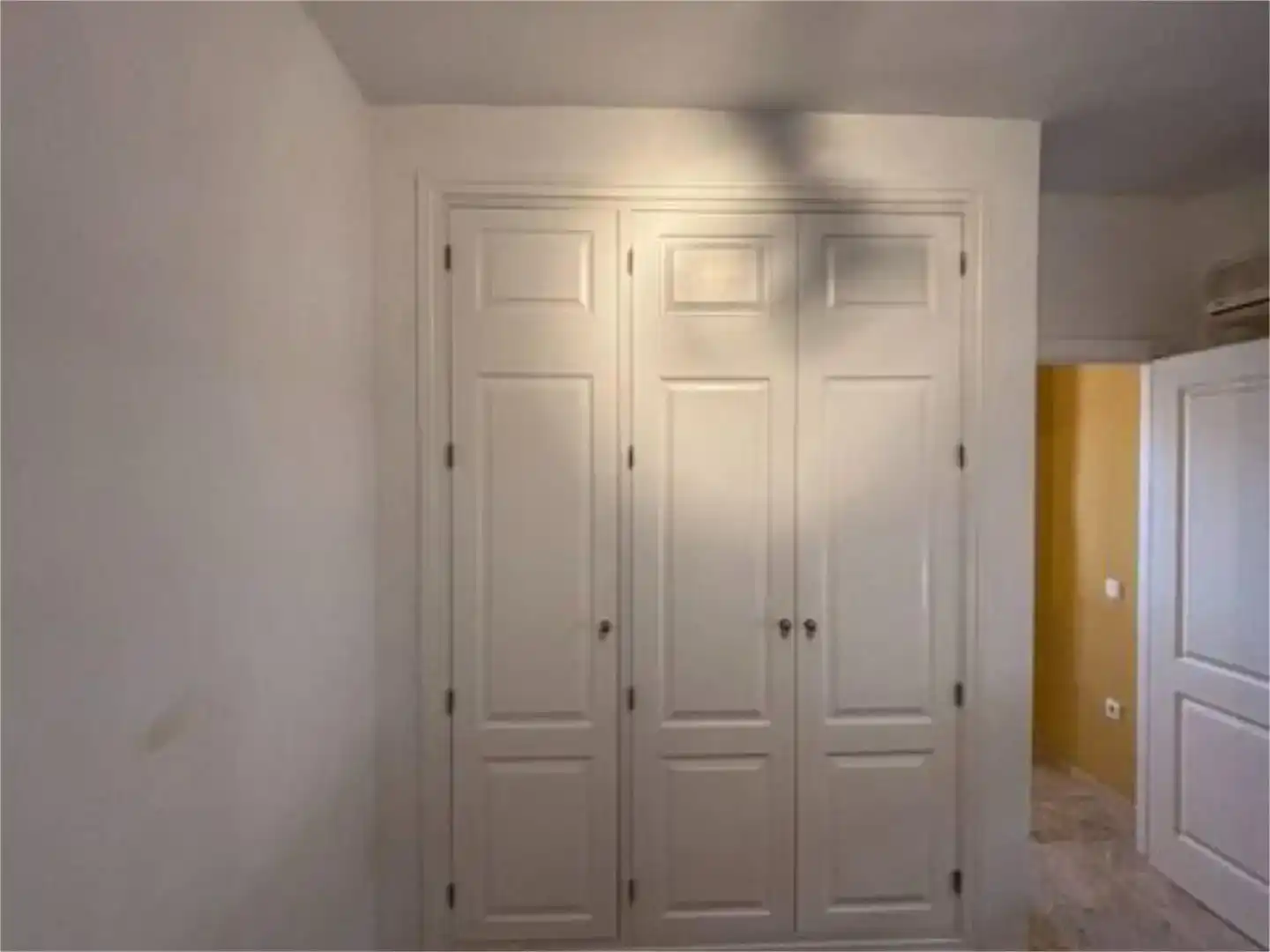 Dormitori de Casa o xalet en venda en Tomares amb Aire condicionat i Balcó