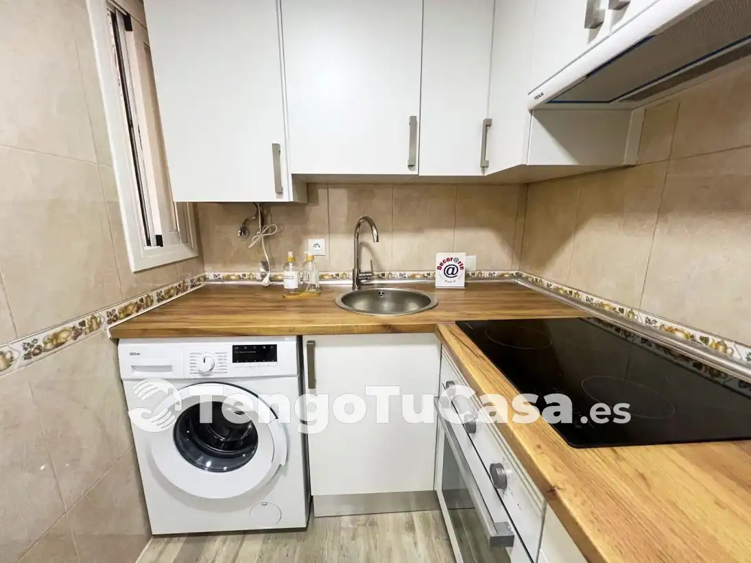 Kitchen of Flat for sale in Madrid  with Air Conditioner, Furnished and Oven