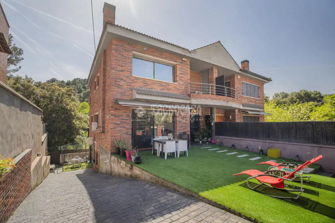 Garden of Detached homes for sale in Montcada i Reixac  with Air Conditioner, Heating and Terrace
