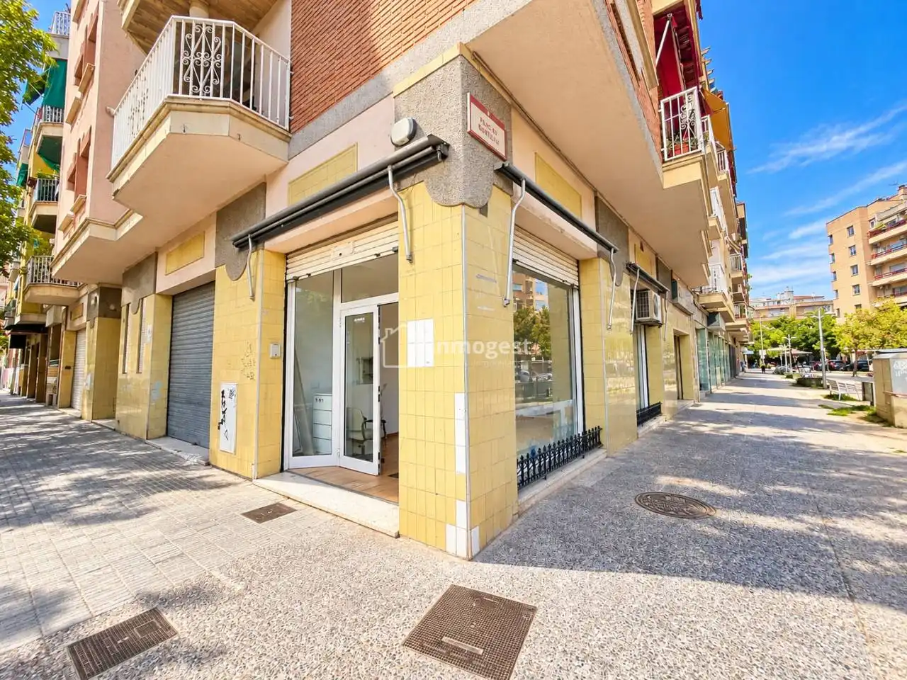 Locale commerciale in affitto a Calle ANSELM CLAVE