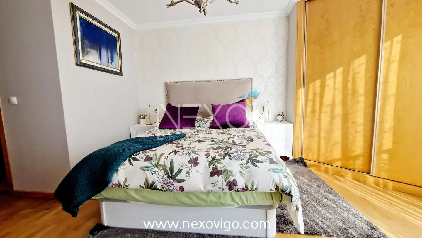 Habitación de Casa adosada en venta en Cangas  con Calefacción, Trastero y Amueblado