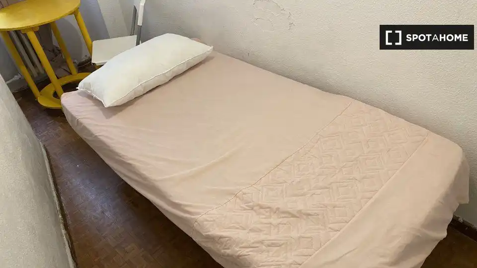 Schlafzimmer von Wohnung zur untervermieten in Madrid mit Klimaanlage und Terrasse