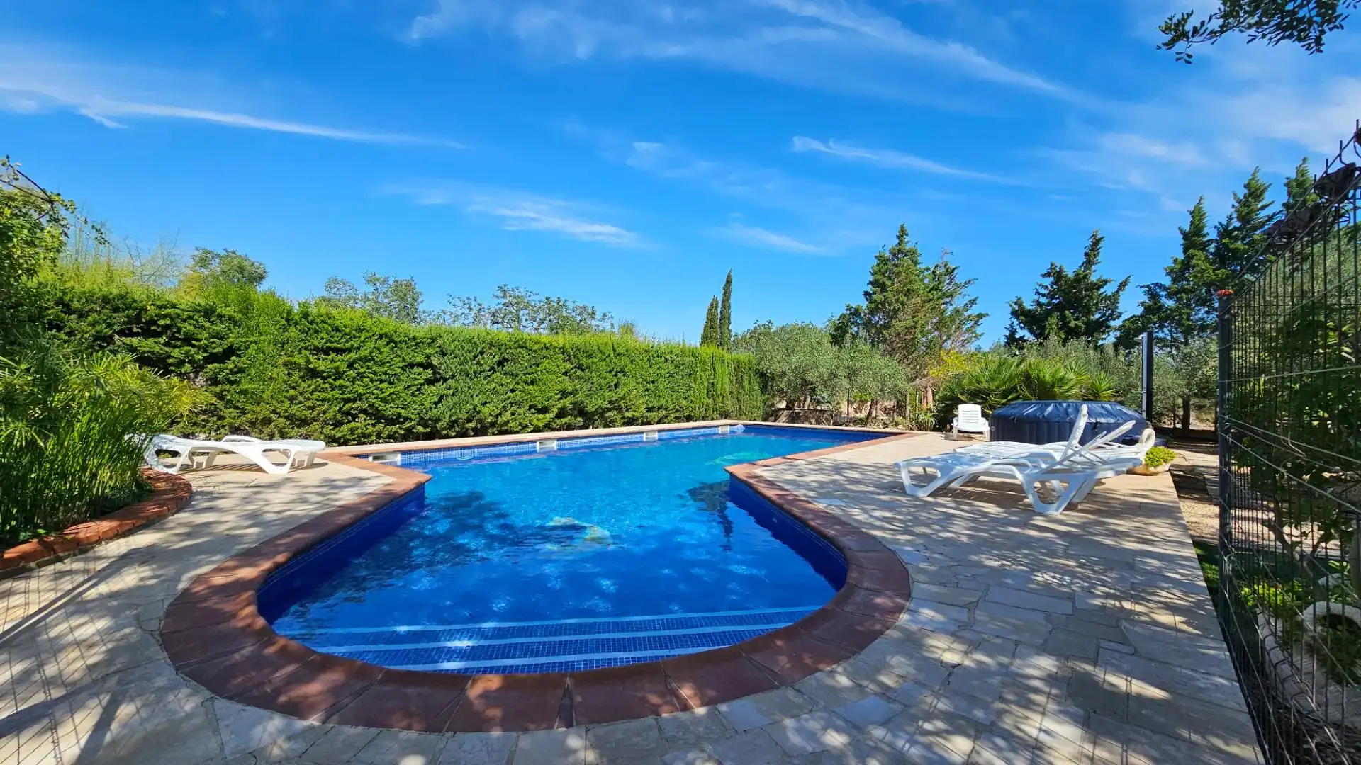 Piscina de Finca rústica en venda en Roques Daurades - L'Estany