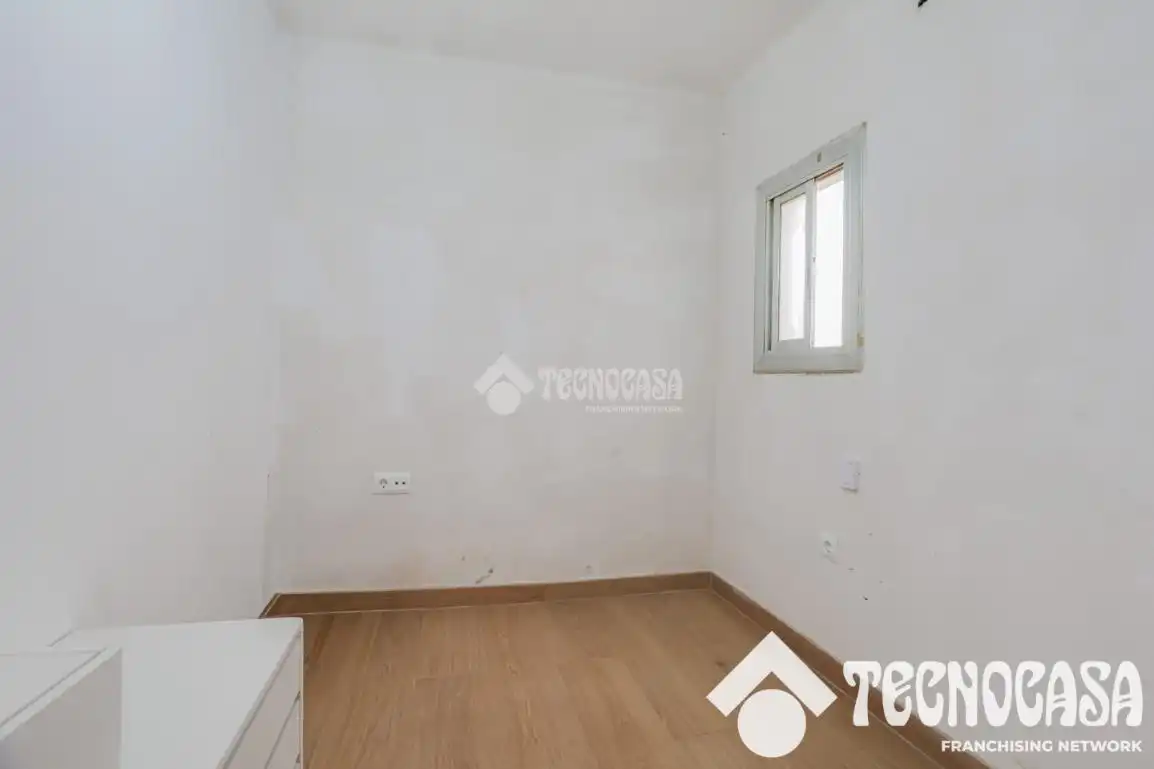 Bedroom of Flat for sale in Barcelona  with Parquet flooring and Alarm