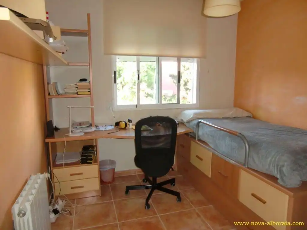 Habitación de Casa adosada en venta en Bétera con Aire acondicionado, Calefacción y Jardín privado