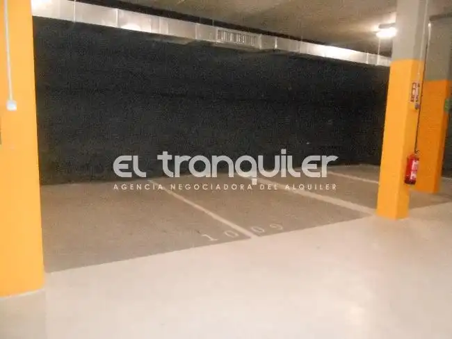 Aparcament de Pis de lloguer en Madrid amb Aire condicionat, Terrassa i Piscina
