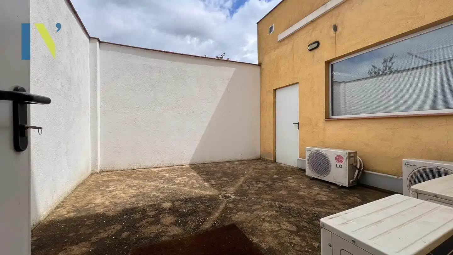Terrassa de Local de lloguer en Bescanó amb Aire condicionat