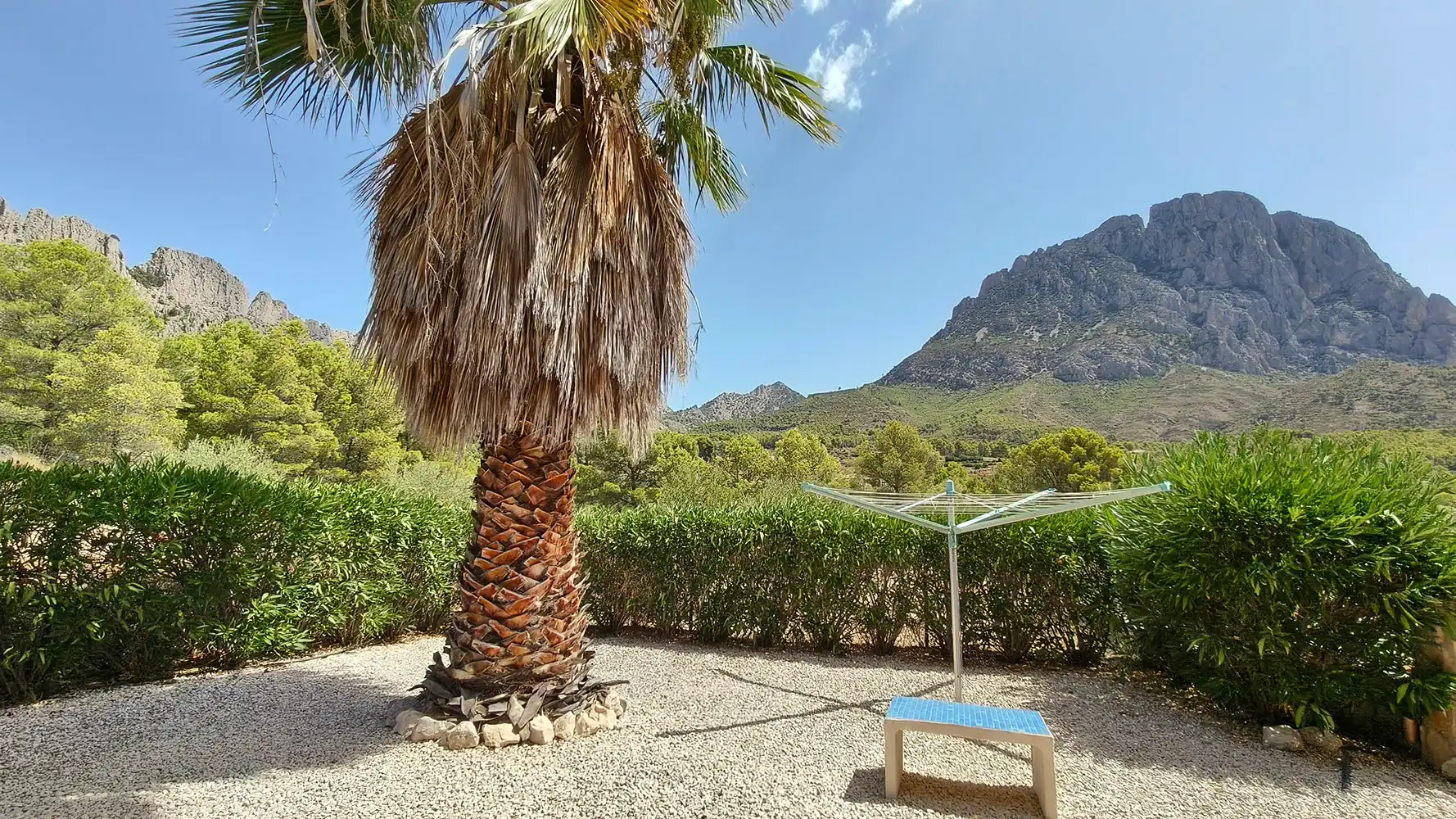 Vista exterior de Finca rústica en venda en Finestrat amb Aire condicionat, Calefacció i Jardí privat