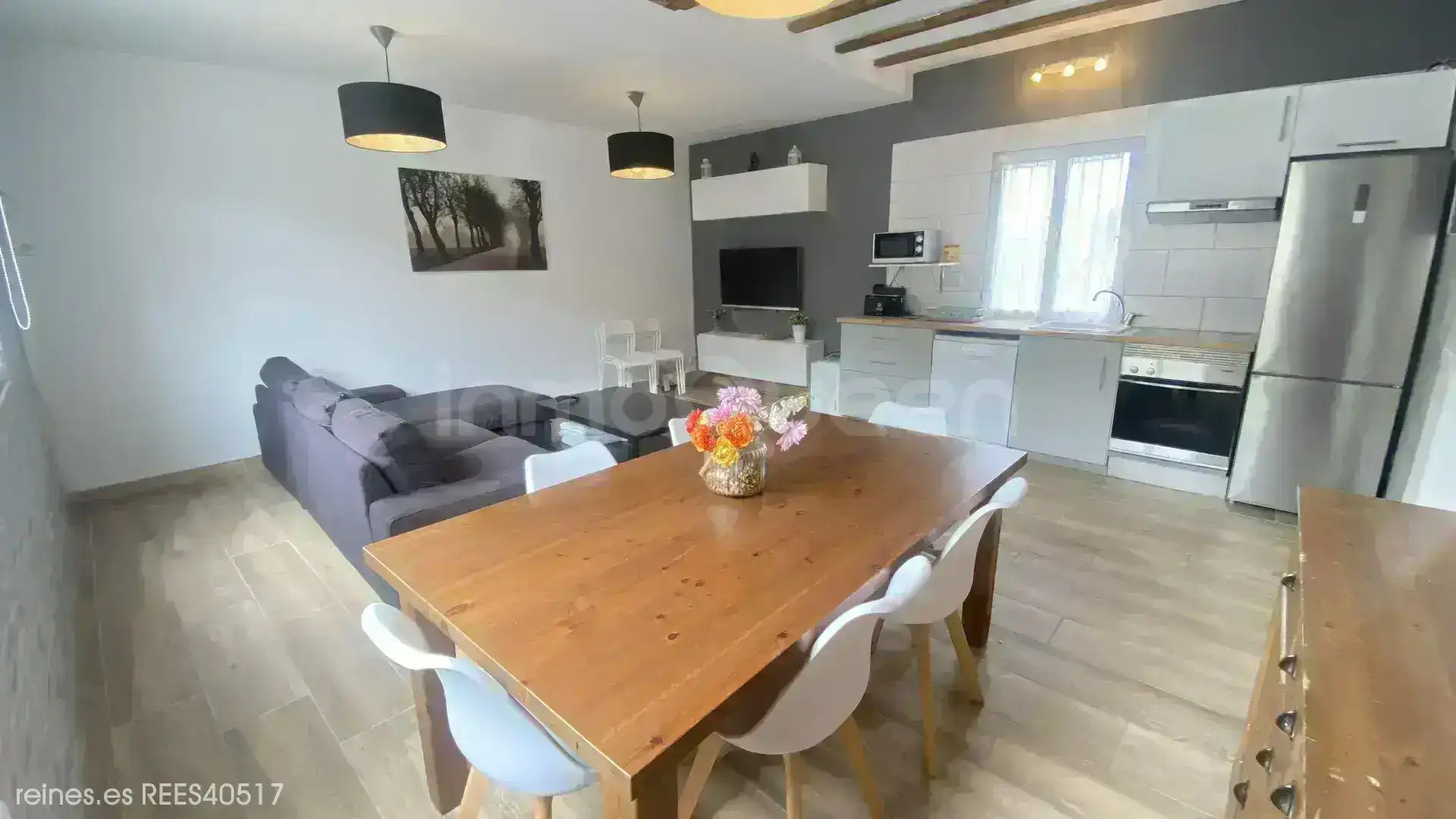 Sala d'estar de Casa o xalet en venda en Val de San Vicente  amb Calefacció, Terrassa i Moblat