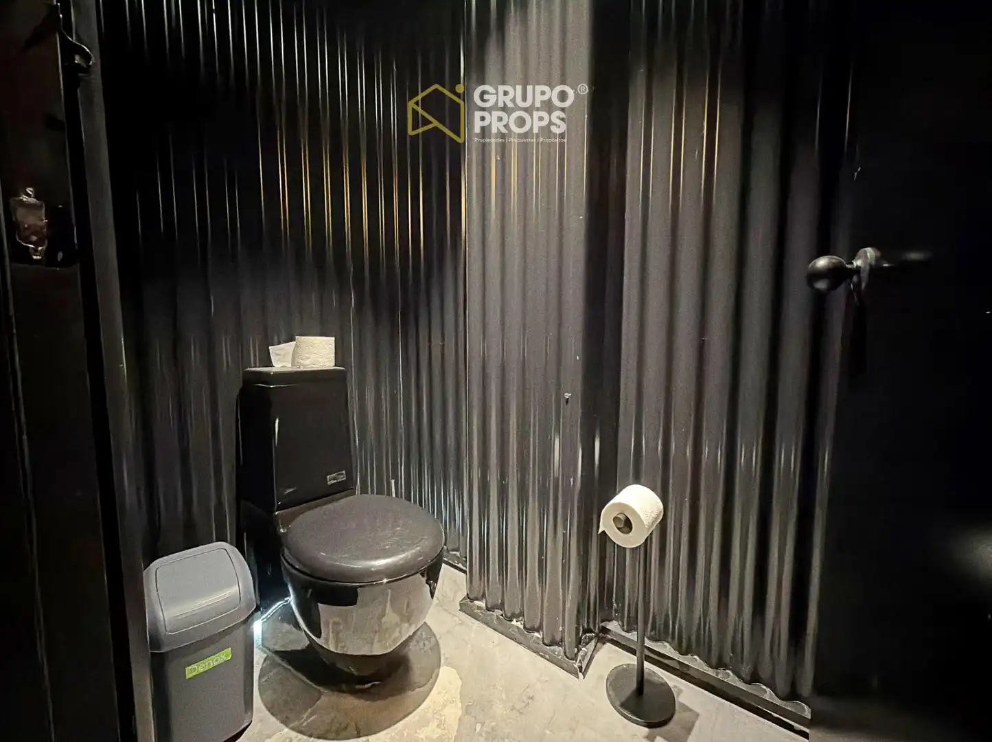 Baño de Local de alquiler en Madrid