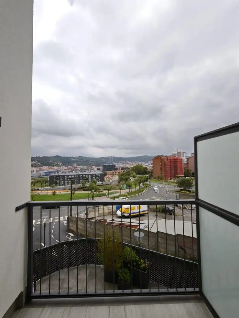 Vista exterior de Pis de lloguer en Bilbao  amb Calefacció i Terrassa