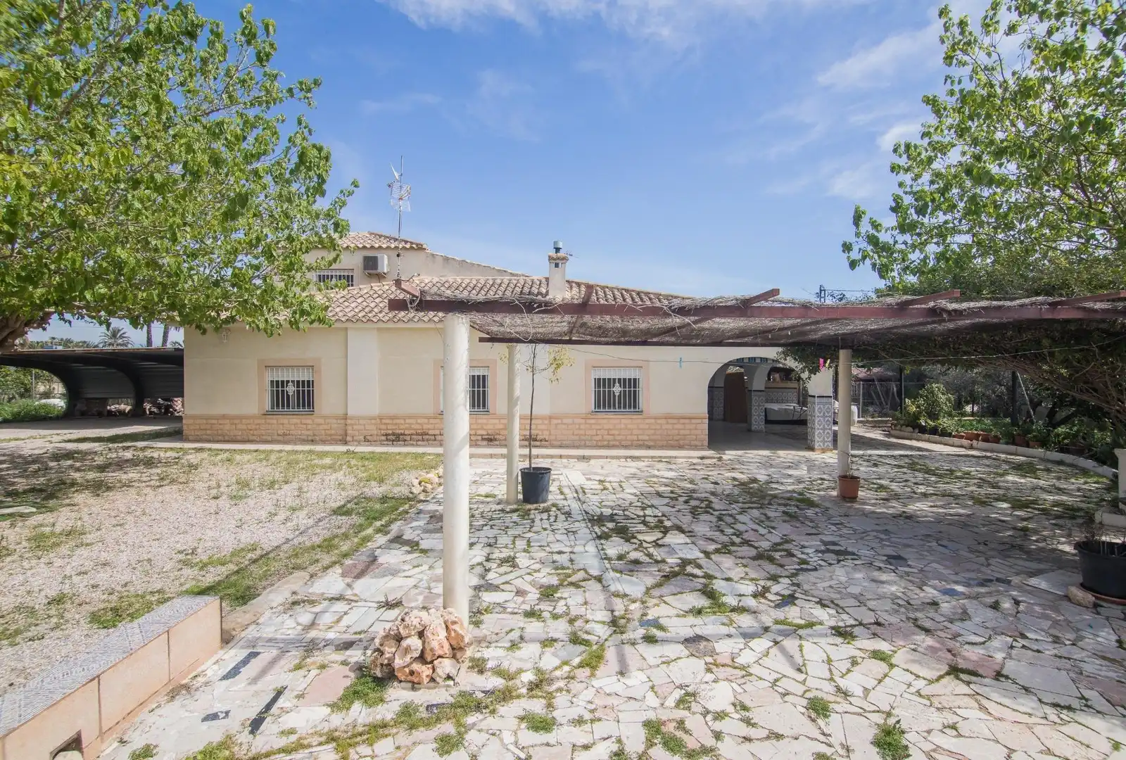 Vista exterior de Casa o chalet en venta en Elche / Elx con Jardín privado, Terraza y Piscina