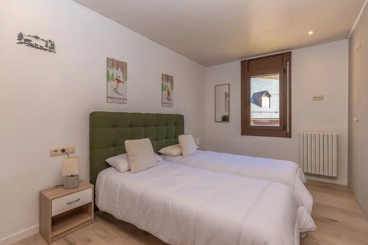 Dormitori de Apartament en venda en Vielha e Mijaran amb Calefacció, Parquet i Traster