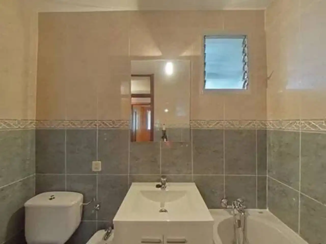 Bathroom of Flat for sale in Alcalá de Henares