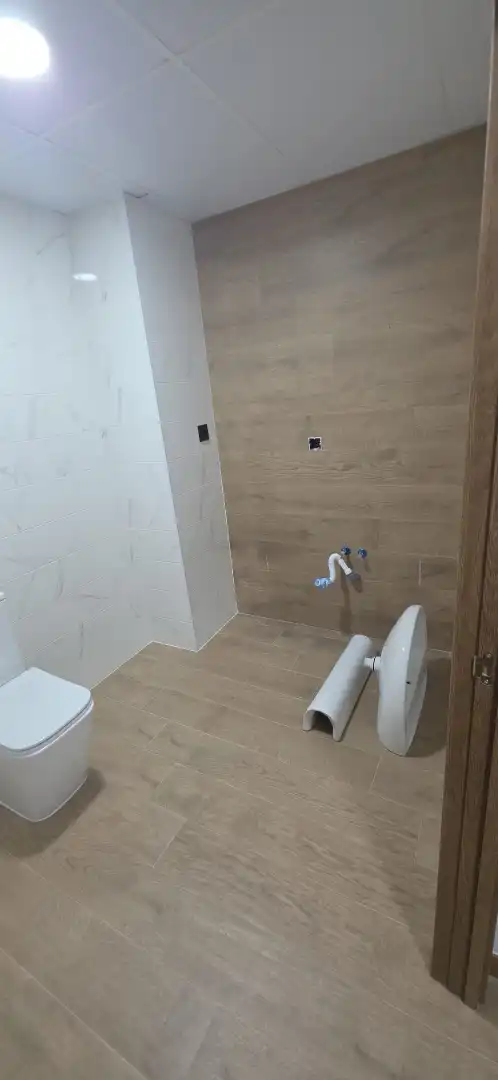 Baño de Local de alquiler en Seseña con Aire acondicionado y Calefacción