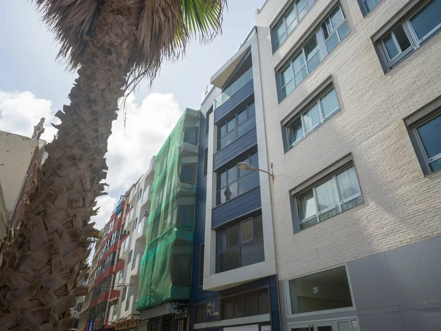 Vista exterior de Pis en venda en Las Palmas de Gran Canaria amb Aire condicionat