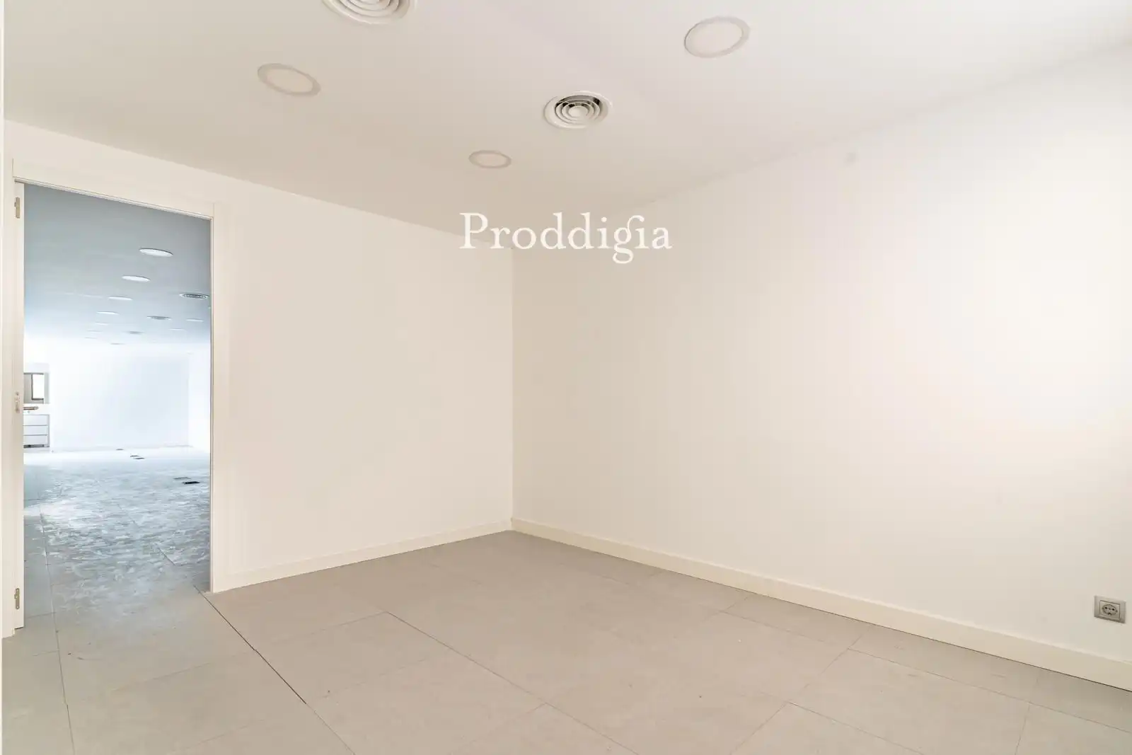 Office for sale in Barcelona  with Air Conditioner