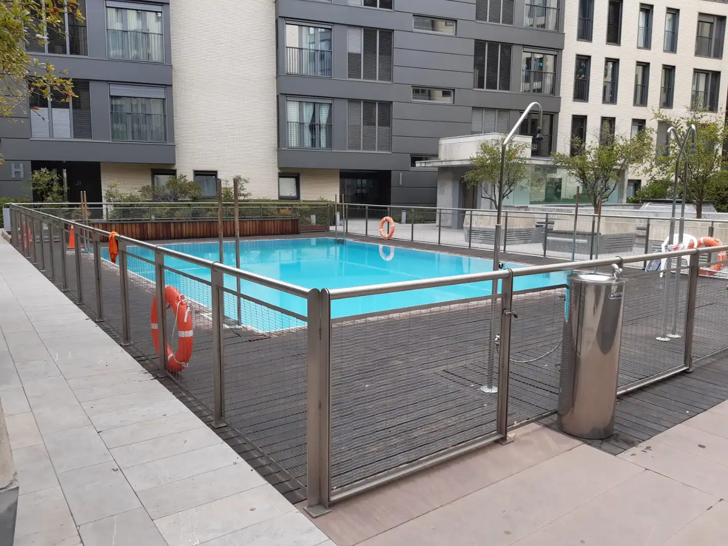 Swimming pool of Flat for sale in  Madrid Capital  with Air Conditioner, Heating and Storage room