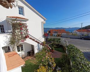 Vista exterior de Casa o xalet en venda en Sanxenxo amb Calefacció, Jardí privat i Parquet