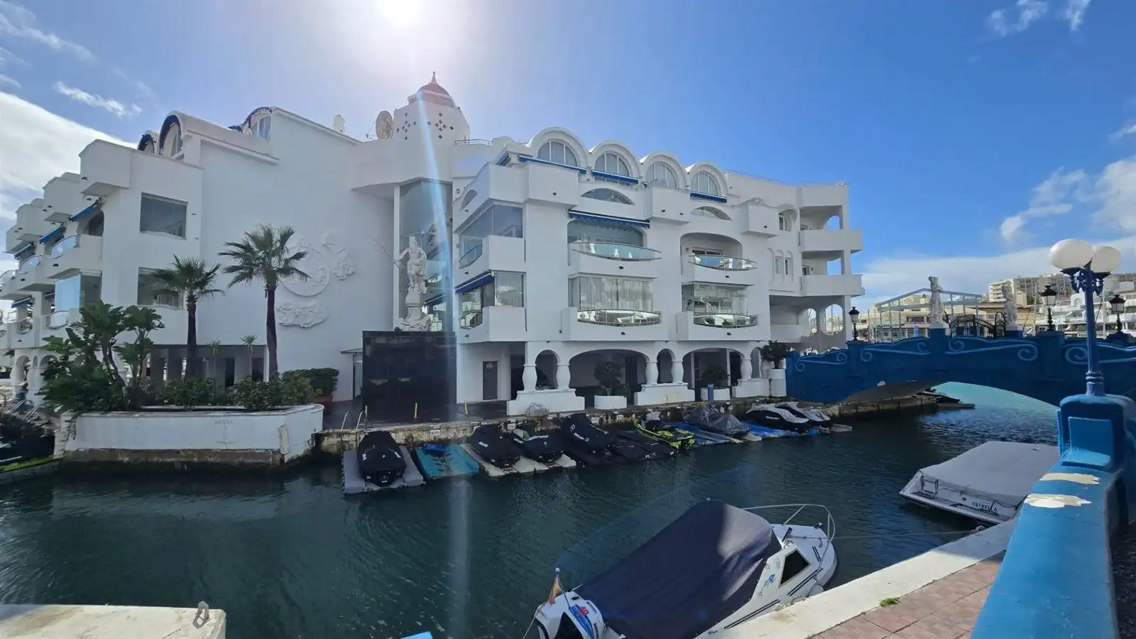 Vista exterior de Local en venda en Benalmádena