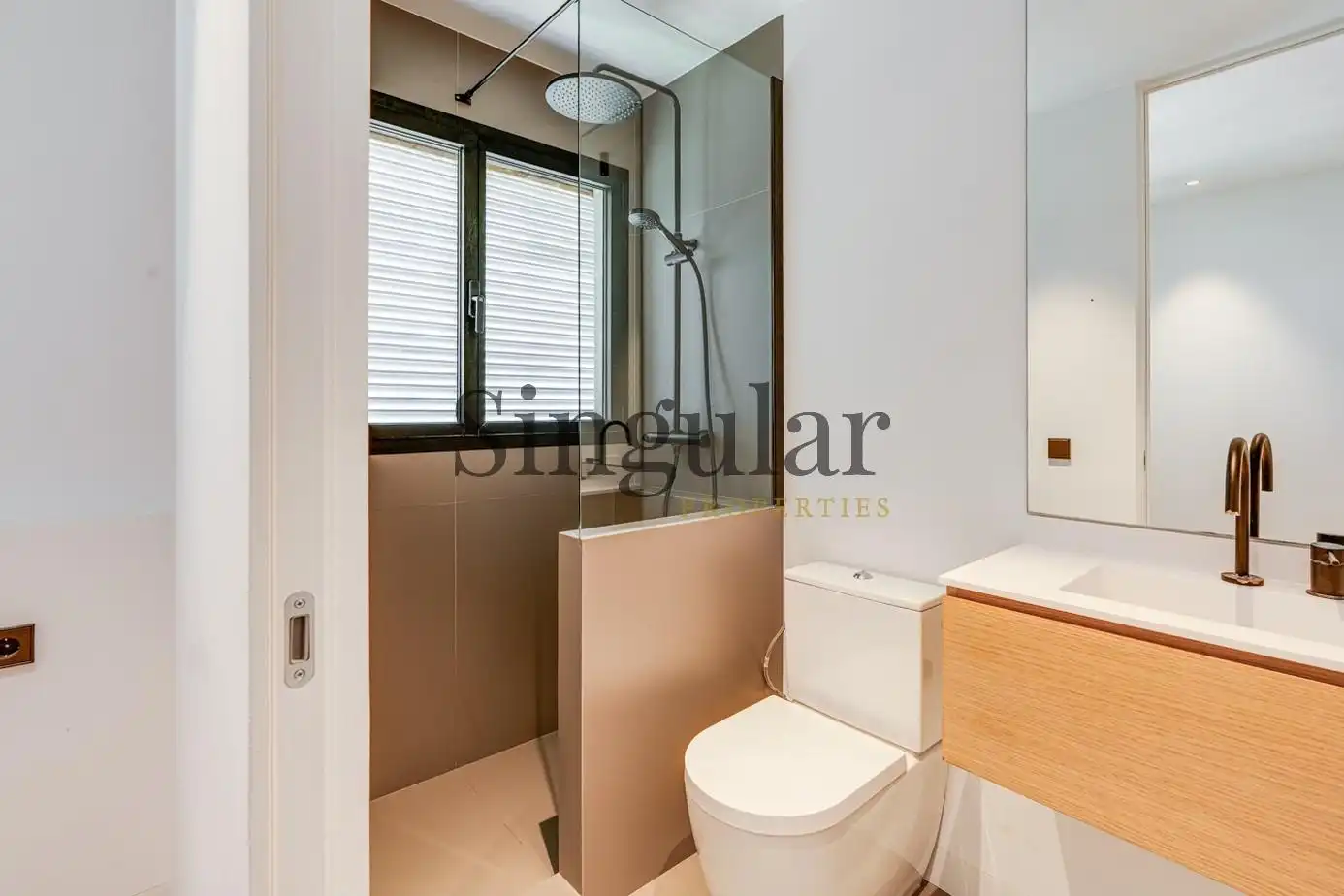 Bathroom of Flat for rent in Barcelona  with Heating, Private garden and Terrace