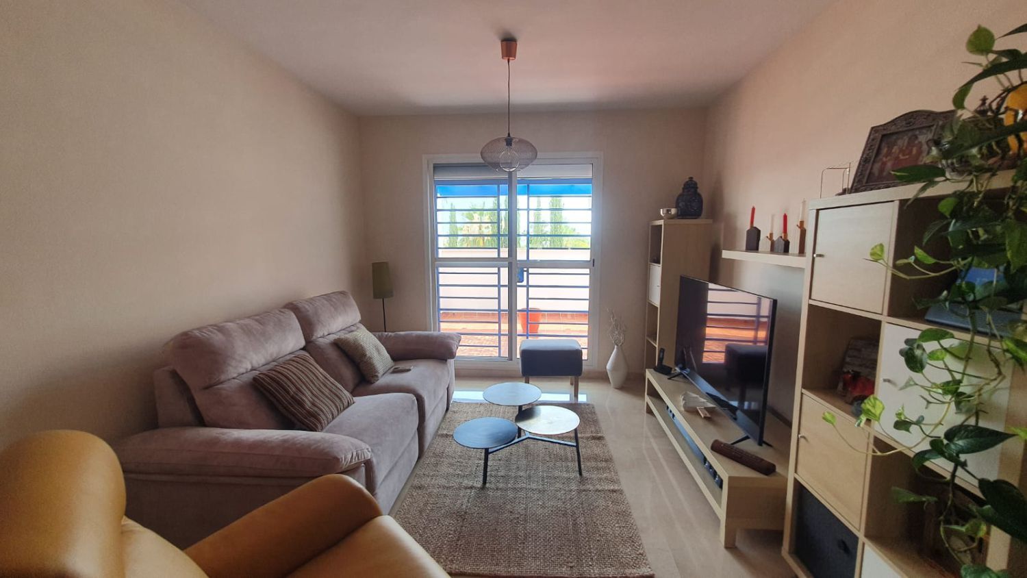 Sala d'estar de Casa adosada en venda en Torremolinos amb Terrassa i Traster