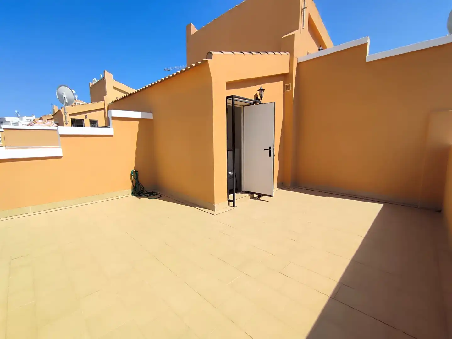 Terrasse von Einfamilien-Reihenhaus zum Verkauf in Orihuela mit Klimaanlage, Terrasse und Möbliert