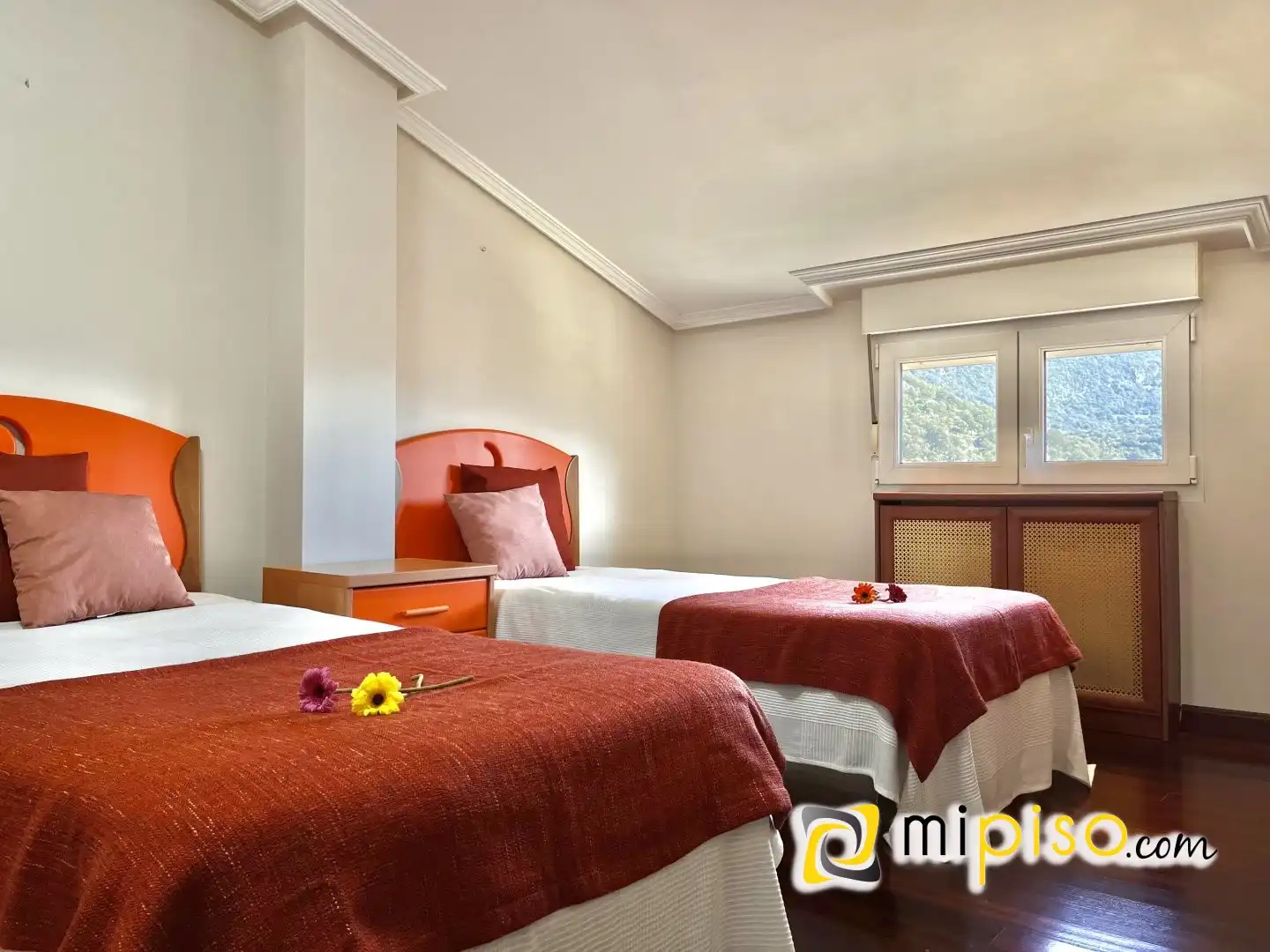 Habitación de Casa adosada en venta en Ruesga con Calefacción, Terraza y Amueblado