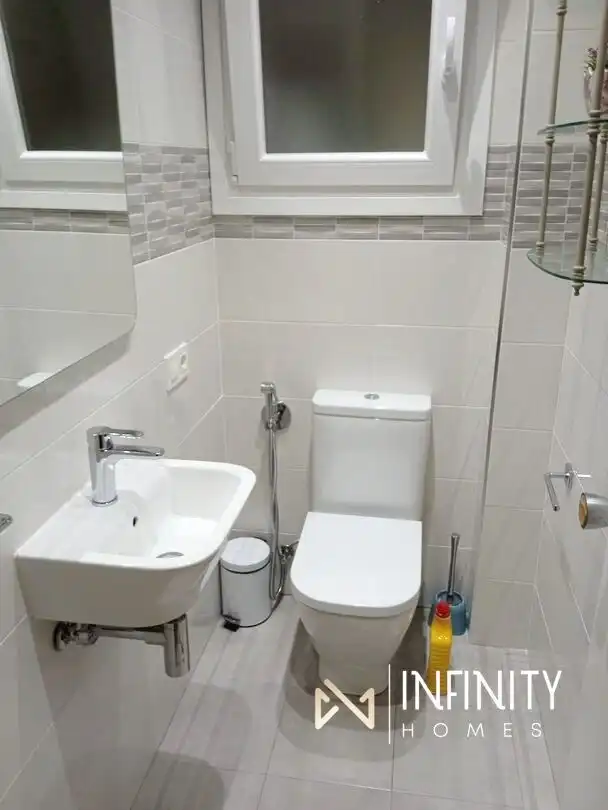 Bathroom of Flat for rent in Bilbao   with Heating, Terrace and Balcony