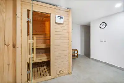 Einfamilien-Reihenhaus zum Verkauf in Fuengirola mit Klimaanlage, Heizung und Terrasse