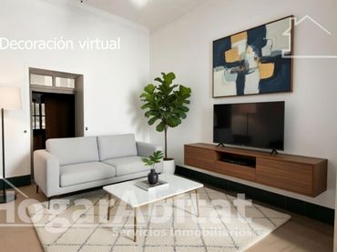 Casa amb balcó en venda a Calle de las Moreres