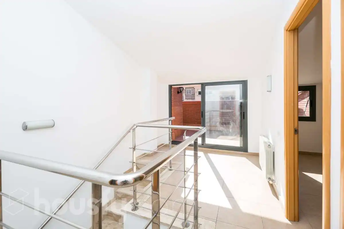 Dúplex en venda en Vallirana amb Calefacció, Terrassa i Balcó