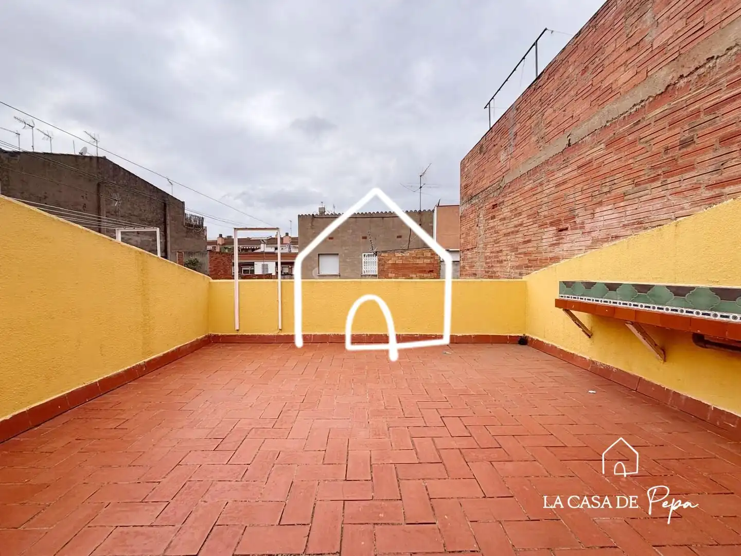 Terraza de Casa adosada en venta en Viladecans con Aire acondicionado, Calefacción y Jardín privado