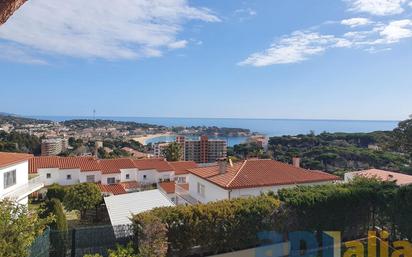 Vista exterior de Casa o xalet en venda en Sant Feliu de Guíxols amb Aire condicionat, Terrassa i Piscina