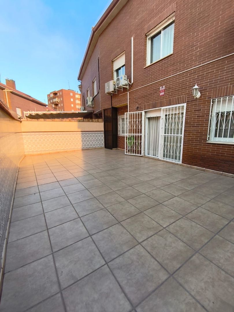 Terrassa de Casa adosada en venda en Fuenlabrada amb Aire condicionat i Calefacció