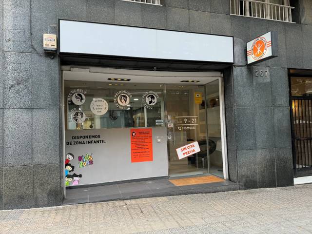 Local comercial en Alquiler en Carrer de la Indústria en El Camp de l'Arpa del Clot