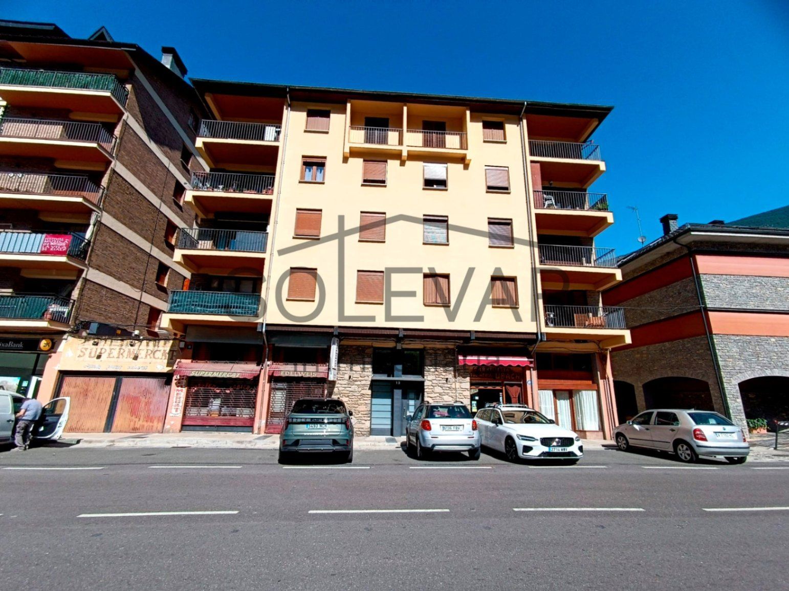 Vista exterior de Piso en venta en Rialp