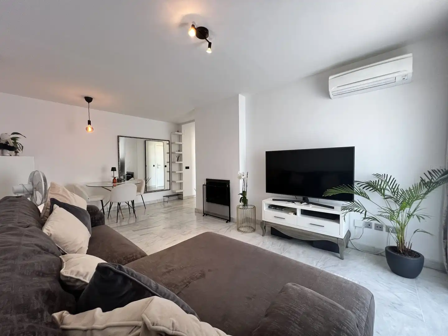 Sala d'estar de Pis en venda en Benahavís amb Aire condicionat, Terrassa i Traster